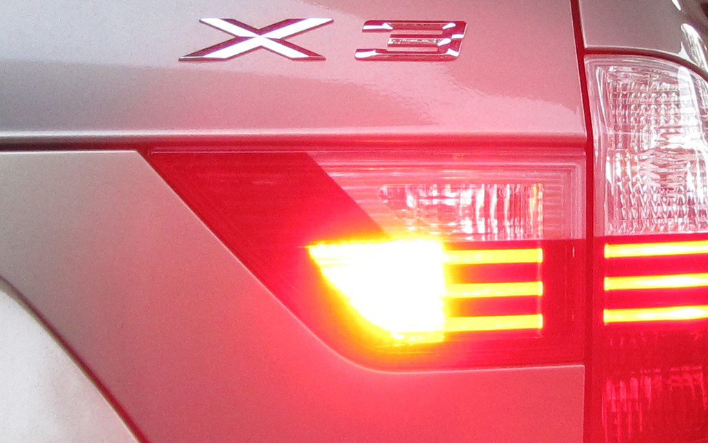 Brake Light-Bulb-Replacement-Service-3.JPG